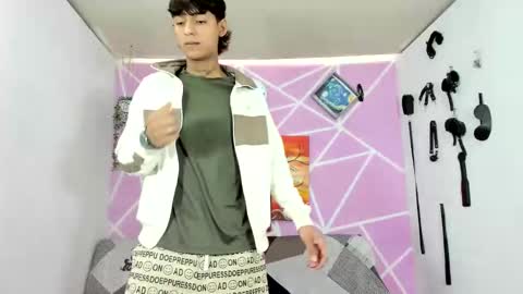 chicos hot online show from 01-31-25, 07:08