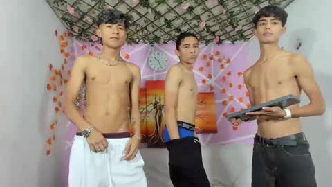 chicos hot online show from 02-24-25, 03:33