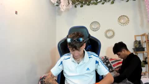 chicos hot online show from 10-18-25, 01:23