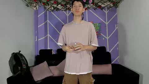 chicos hot online show from 02-20-26, 01:33