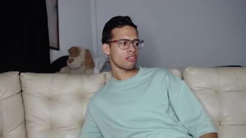 Snapshot of alexandra_lorens chatting on 10-17-25, 02:04 geo online show from 10-17-25, 02:04