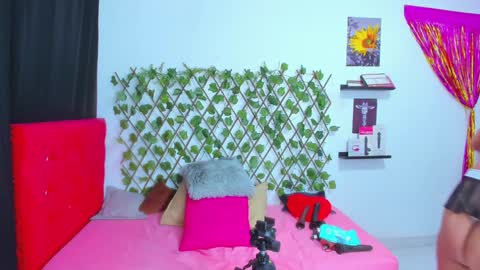 Snapshot of alexandramaravilla chatting on 12-20-24, 02:52 ALEXANDRA online show from 12-20-24, 02:52