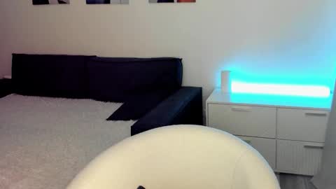 Snapshot of alexarti chatting on 01-18-26, 04:49 Alex online show from 01-18-26, 04:49