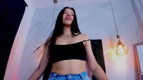 Snapshot of alexavans chatting on 02-18-26, 11:17 online show from 02-18-26, 11:17