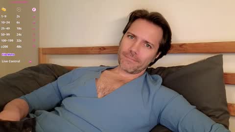 Snapshot of alexdarwin157 chatting on 10-21-25, 03:57 Alex online show from 10-21-25, 03:57