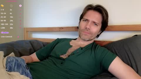 Snapshot of alexdarwin157 chatting on 10-25-25, 03:40 Alex online show from 10-25-25, 03:40
