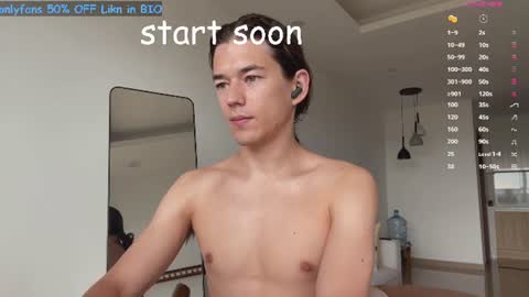 Snapshot of alexdavey chatting on 07-04-26, 05:13 online show from 07-04-26, 05:13