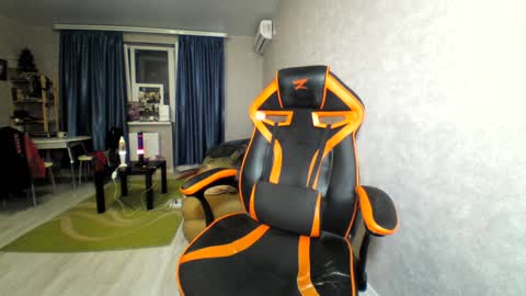 Snapshot of alexfox2018 chatting on 01-19-25, 04:04 Alex online show from 01-19-25, 04:04