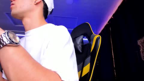 Snapshot of alexgiraldo__ chatting on 09-21-25, 01:46 alexgiraldo__ online show from 09-21-25, 01:46