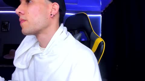 Snapshot of alexgiraldo__ chatting on 09-28-25, 11:37 alexgiraldo__ online show from 09-28-25, 11:37