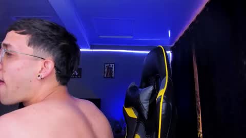 Snapshot of alexgiraldo__ chatting on 10-17-25, 06:32 alexgiraldo__ online show from 10-17-25, 06:32
