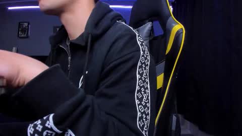 Snapshot of alexgiraldo__ chatting on 10-24-25, 09:38 alexgiraldo__ online show from 10-24-25, 09:38