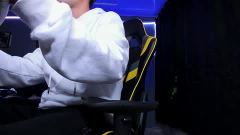 Snapshot of alexgiraldo__ chatting on 10-27-25, 03:21 alexgiraldo__ online show from 10-27-25, 03:21