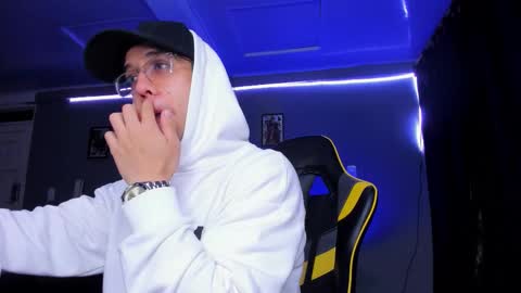 Snapshot of alexgiraldo__ chatting on 10-30-25, 10:16 alexgiraldo__ online show from 10-30-25, 10:16