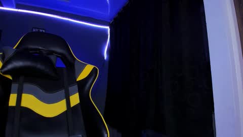 Snapshot of alexgiraldo__ chatting on 10-31-25, 06:14 alexgiraldo__ online show from 10-31-25, 06:14