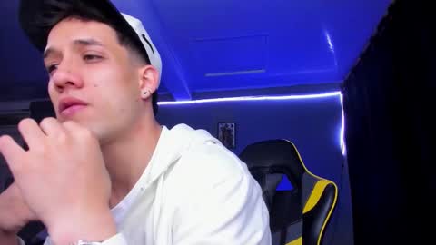 Snapshot of alexgiraldo__ chatting on 11-06-25, 12:06 alexgiraldo__ online show from 11-06-25, 12:06