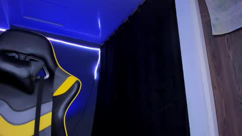 Snapshot of alexgiraldo__ chatting on 11-14-25, 07:07 alexgiraldo__ online show from 11-14-25, 07:07