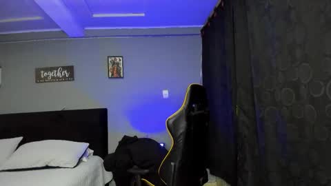 Snapshot of alexgiraldo__ chatting on 12-01-25, 06:07 alexgiraldo__ online show from 12-01-25, 06:07