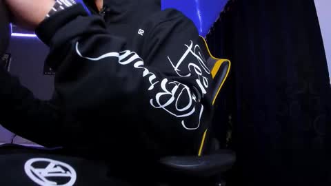 Snapshot of alexgiraldo__ chatting on 12-04-25, 12:25 alexgiraldo__ online show from 12-04-25, 12:25