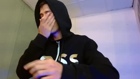 Snapshot of alexgiraldo__ chatting on 04-01-26, 11:44 alexgiraldo__ online show from 04-01-26, 11:44