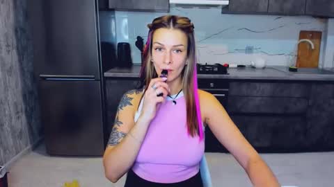 Snapshot of alexiayellow chatting on 02-19-25, 04:33 Alexia online show from 02-19-25, 04:33