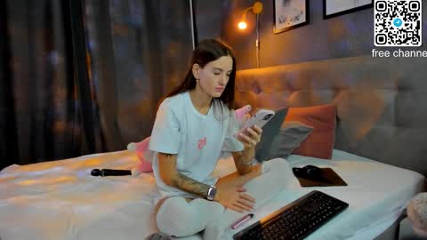 Alexis   Mon Tue Wed Thu Fri 7 GMT 0100am-0700am  online show from 12-04-25, 12:09