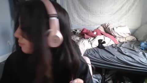 Snapshot of alexislove8 chatting on 10-28-25, 07:27 alexislove8 online show from 10-28-25, 07:27