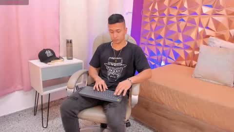 Snapshot of alexkiran chatting on 03-19-26, 08:13 alexkiran online show from 03-19-26, 08:13