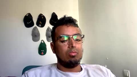 Snapshot of alexospina55 chatting on 04-01-26, 02:25 alexospina55 online show from 04-01-26, 02:25