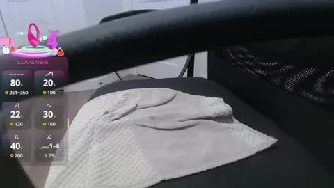 Snapshot of alexpic30 chatting on 11-12-25, 03:18 alex online show from 11-12-25, 03:18