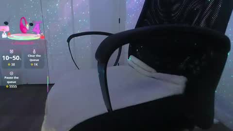 Snapshot of alexpic30 chatting on 11-16-25, 03:01 alex online show from 11-16-25, 03:01