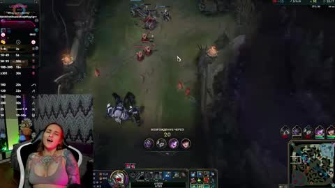 Snapshot of alexracc00n chatting on 10-14-25, 04:41 Alex online show from 10-14-25, 04:41