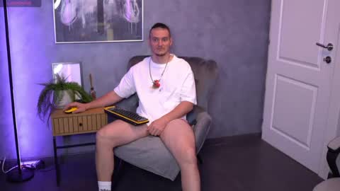 Snapshot of alexwildexx chatting on 07-10-26, 06:39 Alex online show from 07-10-26, 06:39