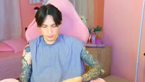 Alex online show from 10-19-25, 01:12