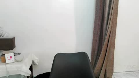 Snapshot of aleysia69 chatting on 11-10-25, 06:12 MARIE online show from 11-10-25, 06:12