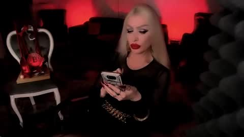 Snapshot of alfa_female chatting on 12-07-24, 10:01 AlfaFemale online show from 12-07-24, 10:01