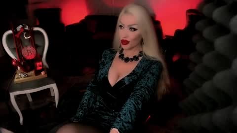 Snapshot of alfa_female chatting on 12-17-24, 08:12 AlfaFemale online show from 12-17-24, 08:12
