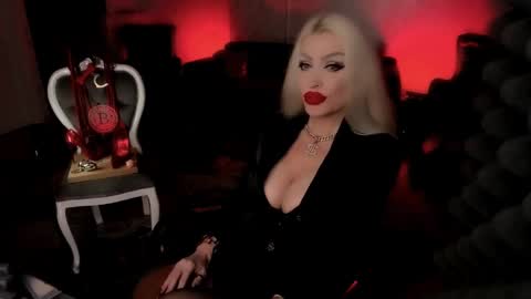 Snapshot of alfa_female chatting on 12-20-24, 12:19 AlfaFemale online show from 12-20-24, 12:19
