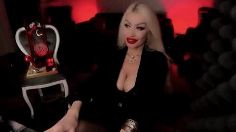 Snapshot of alfa_female chatting on 12-20-24, 07:22 AlfaFemale online show from 12-20-24, 07:22