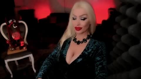 Snapshot of alfa_female chatting on 12-24-24, 10:44 AlfaFemale online show from 12-24-24, 10:44