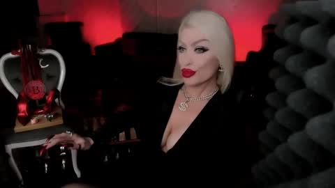 Snapshot of alfa_female chatting on 01-31-25, 10:31 AlfaFemale online show from 01-31-25, 10:31