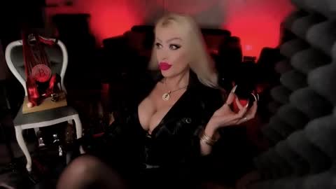 Snapshot of alfa_female chatting on 03-04-25, 07:30 AlfaFemale online show from 03-04-25, 07:30