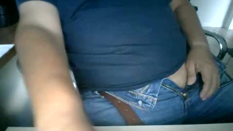 Snapshot of alfonsogomez110 chatting on 05-21-26, 08:05 Alfonso Gomez online show from 05-21-26, 08:05