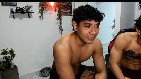 Snapshot of alfred_cantillo chatting on 05-05-26, 01:35 alfred_cantillo online show from 05-05-26, 01:35
