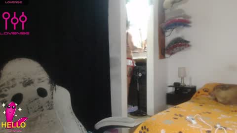 Snapshot of alguien_mas01 chatting on 06-23-26, 07:39 cami online show from 06-23-26, 07:39