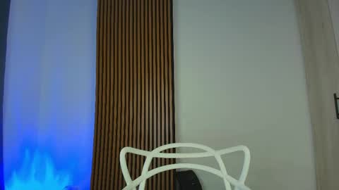 Snapshot of alia_sweet_ chatting on 04-28-26, 02:27 Alia online show from 04-28-26, 02:27