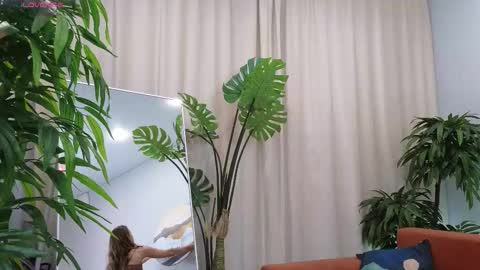 Snapshot of alicat_ chatting on 11-05-25, 04:56 Alicia online show from 11-05-25, 04:56