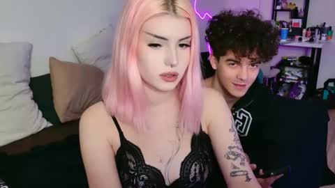 Snapshot of alice118james chatting on 09-13-25, 09:14 alice and james online show from 09-13-25, 09:14