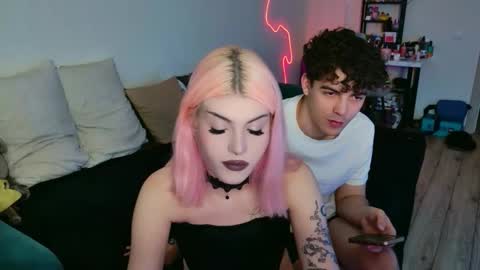 Snapshot of alice118james chatting on 09-14-25, 06:07 alice and james online show from 09-14-25, 06:07