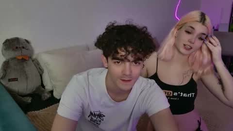 Snapshot of alice118james chatting on 09-25-25, 06:39 alice and james online show from 09-25-25, 06:39